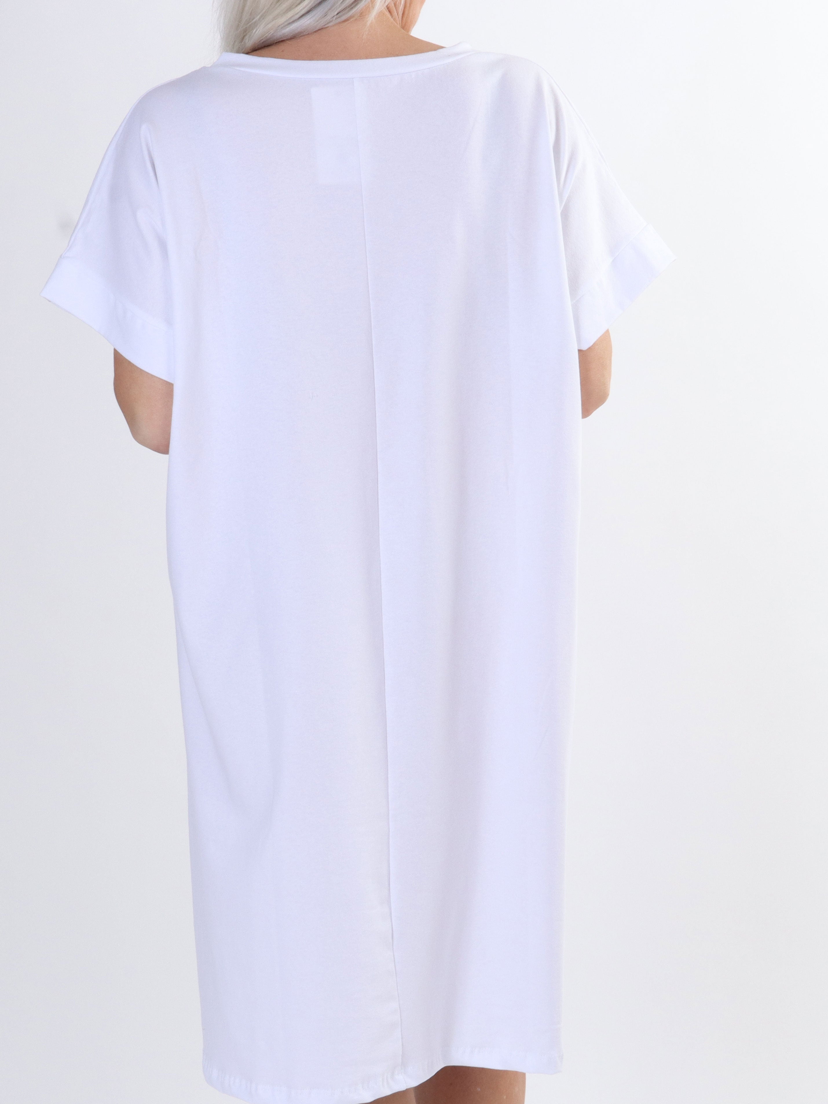 Virginia - Mjuk plus size t-shirt klänning med motiv